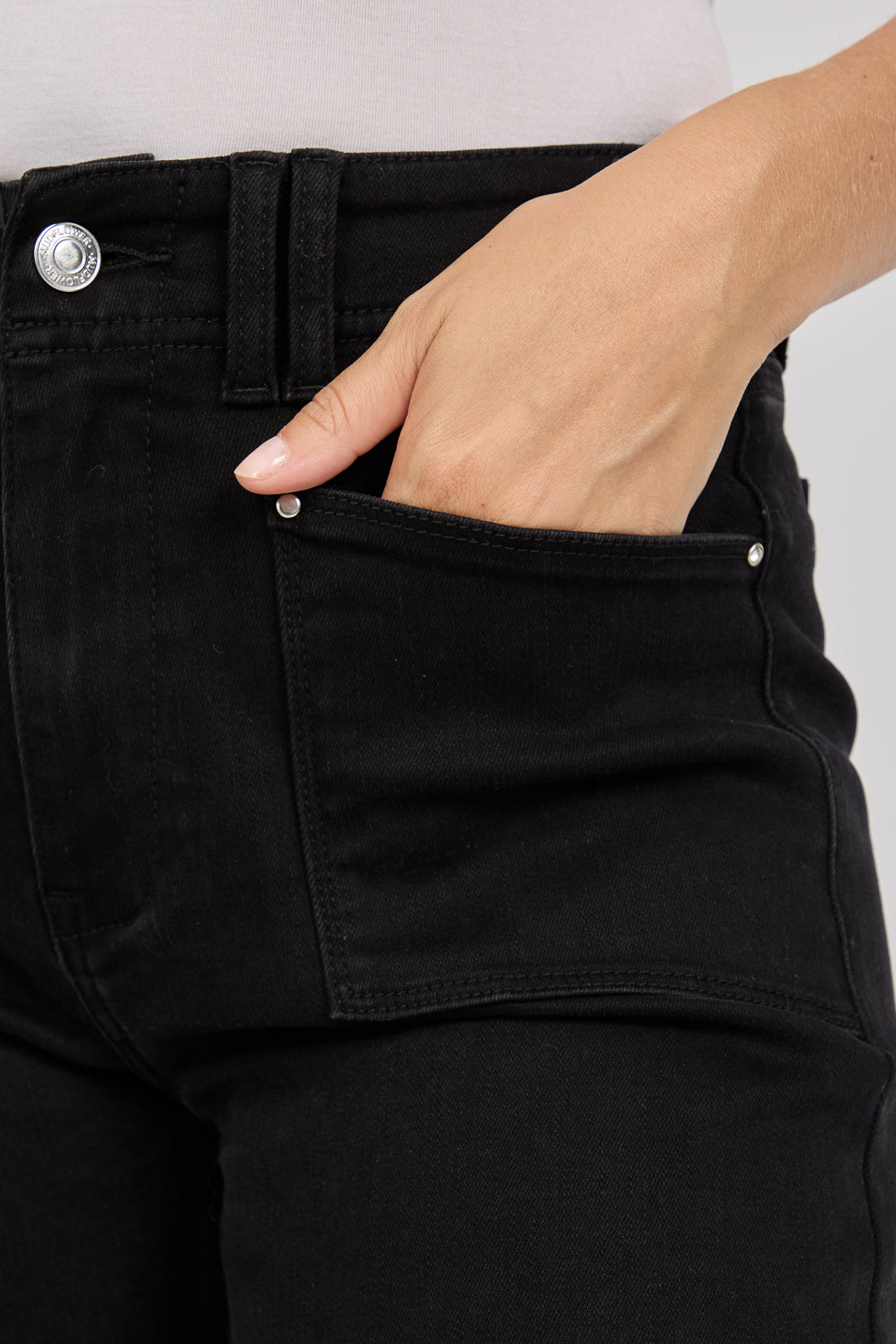Square Pocket Wide Leg Jeans