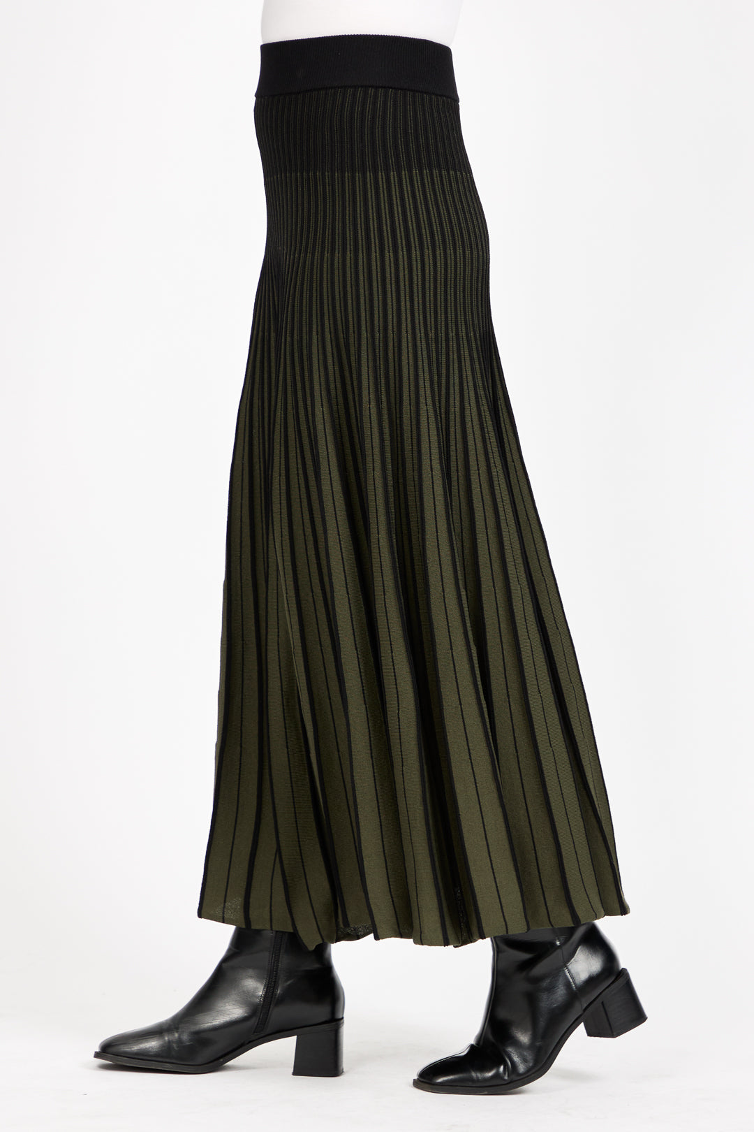 Stripe Knitted Pleated Skirt